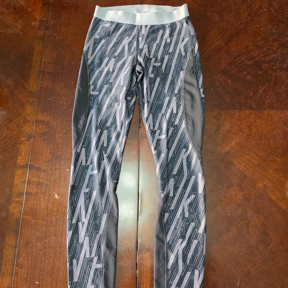 Nike Pro Hypercool Women's Grey and Black Print Leggings